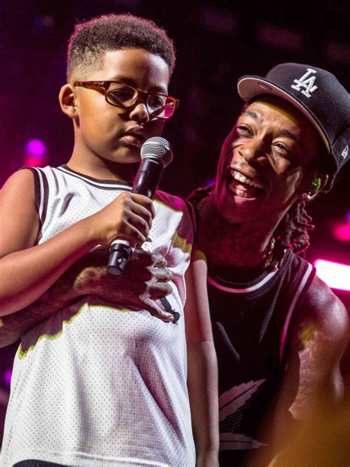 SO CUTE! WIZ KHALIFA RECORDS SON SINGING A CLASSIC