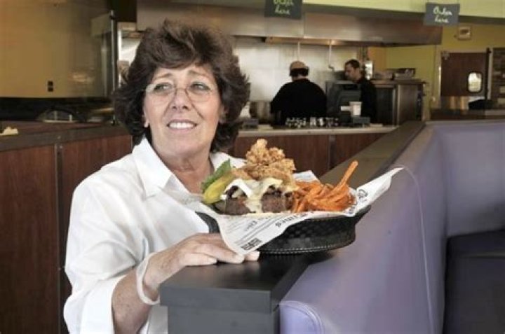 	South Florida’s best burger: Gilbert’s 17th Street Grill gets nod as No. 1	
