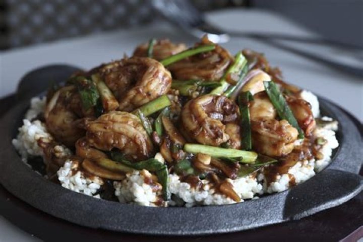 Spicy prawns with sizzling rice - recipe