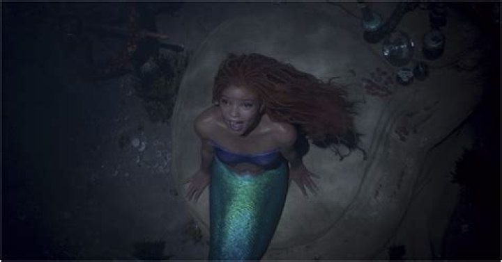	STARLET MAKES A SPLASH IN AQUAMARINE	