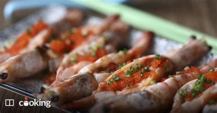 Steamed shrimp with tobiko caviar - recipe
