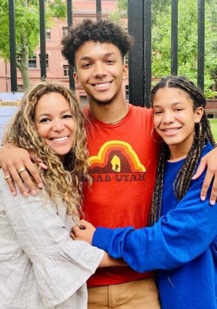 Sunny Hostin Parents: William Cummings, Rosa Beza (Father, Mother)