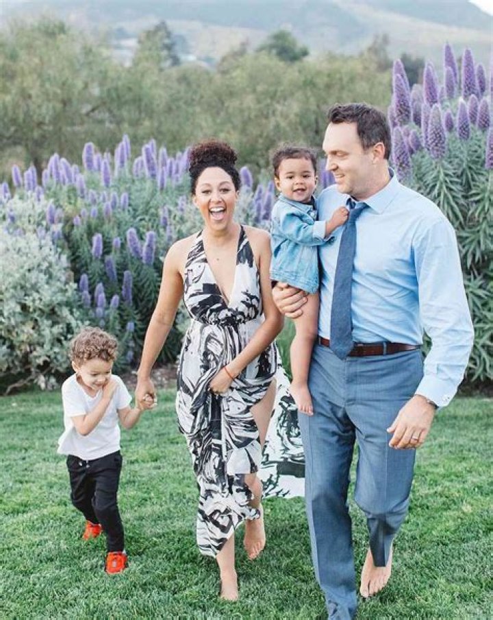 TAMERA MOWRY TALKS SON’S EPIC PLANE MELTDOWN AND MORE