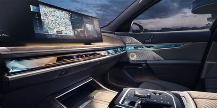 The 5 Best Head-Up Displays in Any Car Right Now