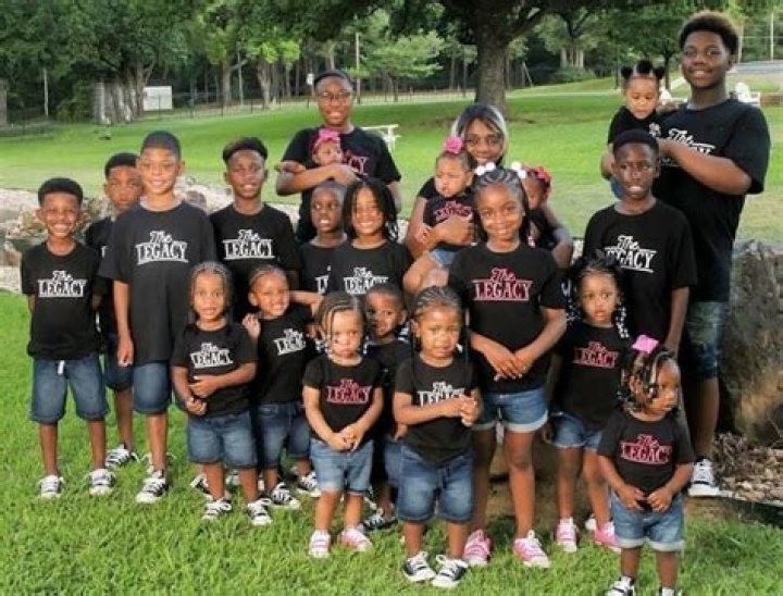 THIRTY-FOUR-YEAR-OLD MAN WITH 30+ KIDS SAYS HE IS “NOT EMBARRASSED”