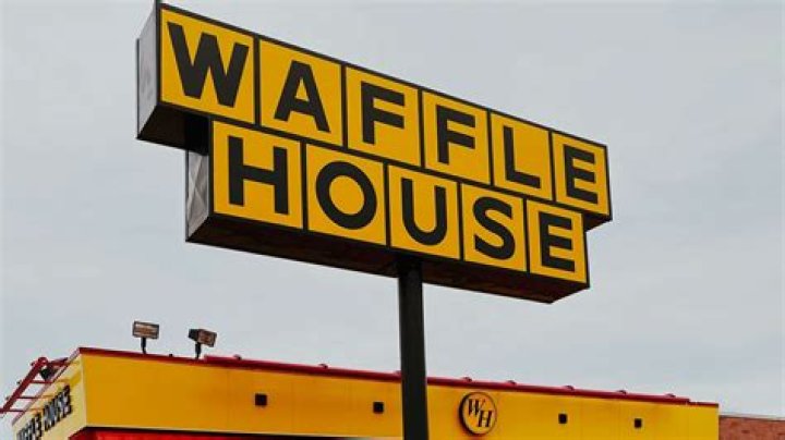 TikTokers make their own food at Waffle House after chef quits