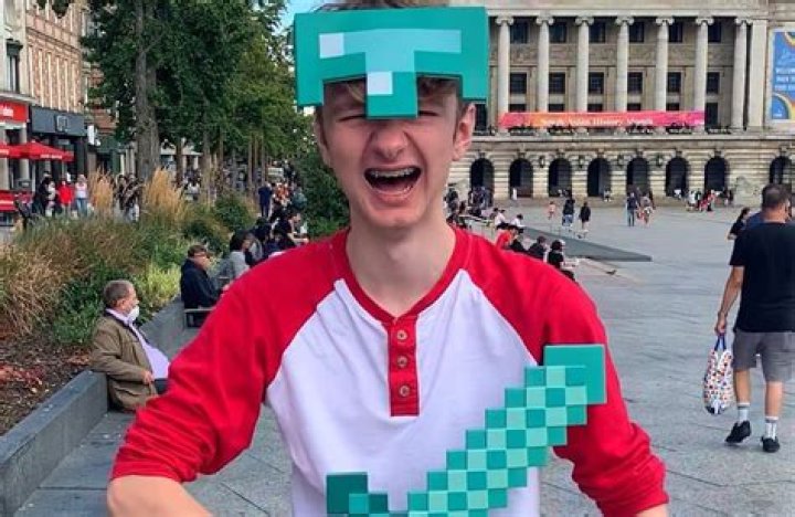 TommyInnit explains why he may stop streaming on Twitch to focus on YouTube