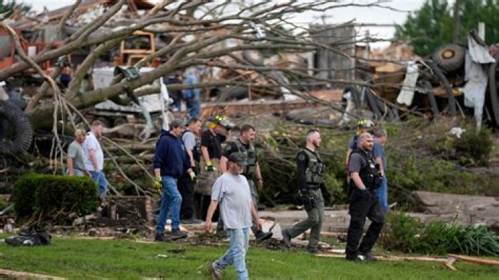 Tornado devastates Iowa town, kills multiple people; powerful storms ripping thru Midwest