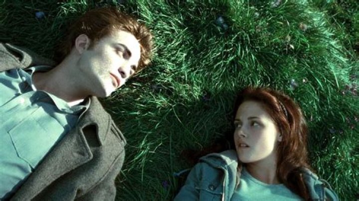 Twilight memes are back, but Edward & Bella are still under fire 10 years later