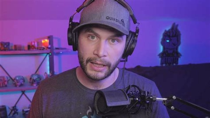 Twitch star Hitbotc reveals why Sea of Thieves is forcing him to move out