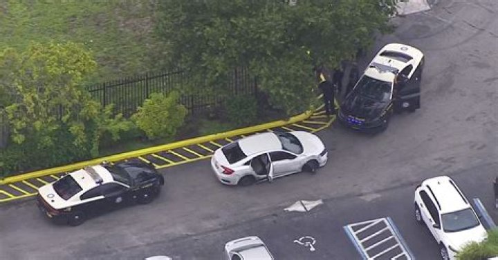 	Two suspects at large, 19-year-old arrested after two-county pursuit ends in Lauderhill apartment complex	