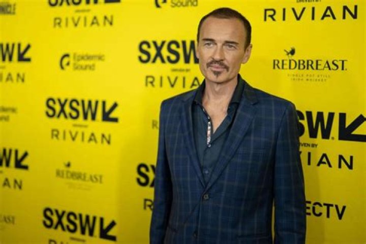 Uncover Secrets And Insights: Julian McMahon's Spouse Revealed
