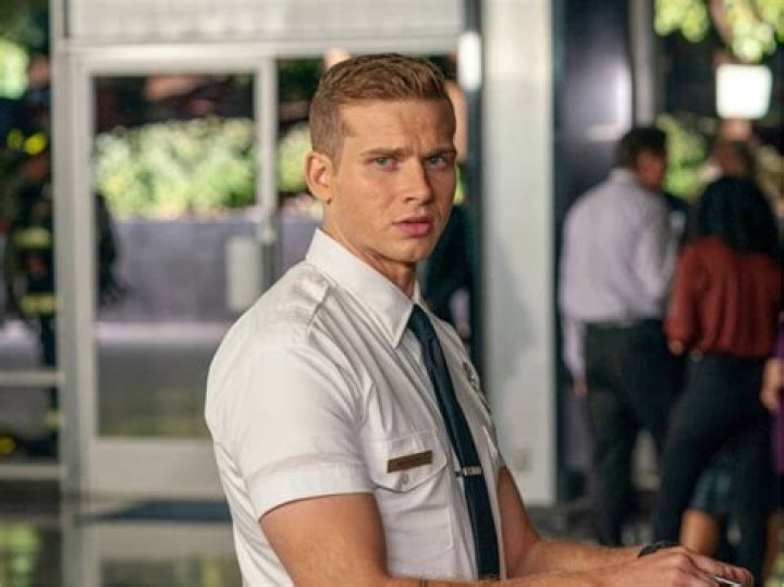 Uncover The Secrets: Oliver Stark's Age Unveiled