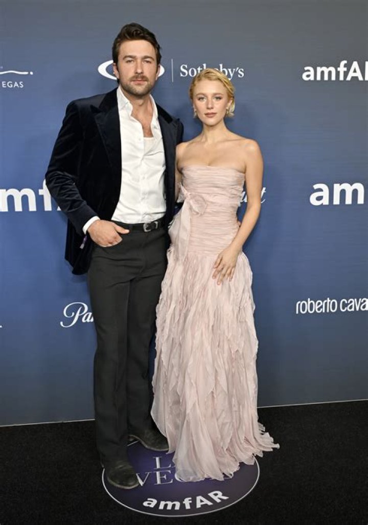 Unveiling Julia Schlaepfer's Partner: A Deep Dive Into Her Romantic Life