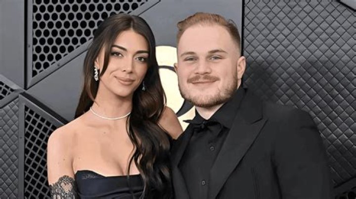 Unveiling The Enigma: Zach Bryan's Girlfriend Revealed