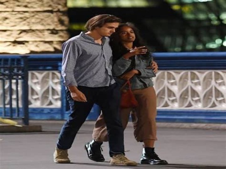 Unveiling The Mystery: Who Is Malia Obama Dating?