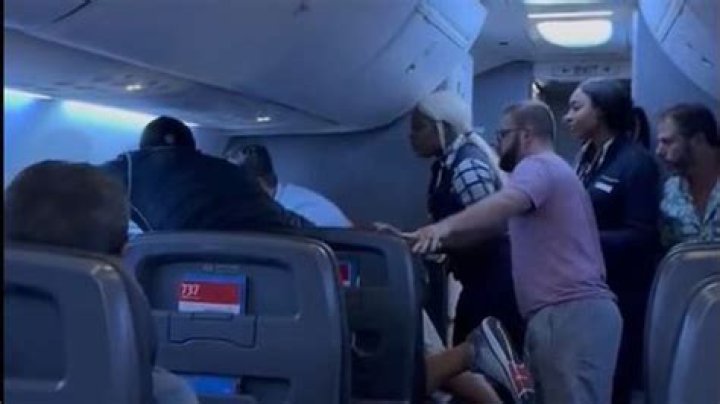 Utahn sentenced after threatening an airline passenger with a straight edge razor