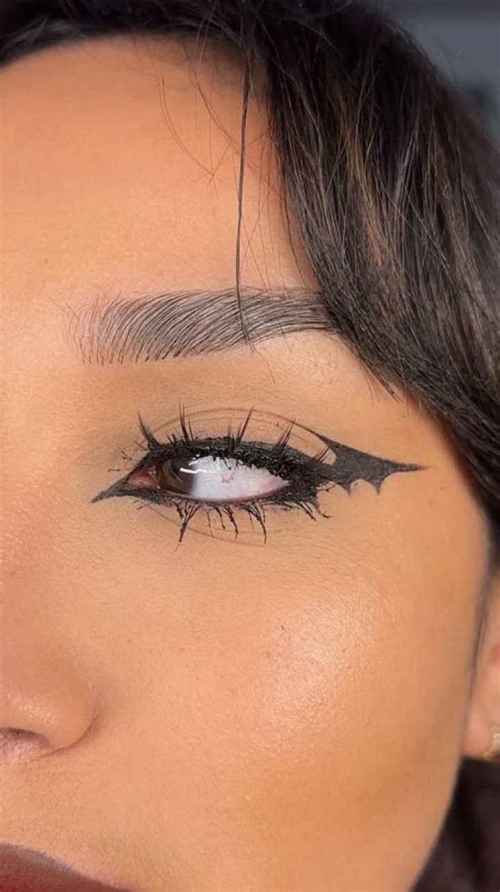 Viral TikTok cosplay shows how important The Batman's eyeliner is
