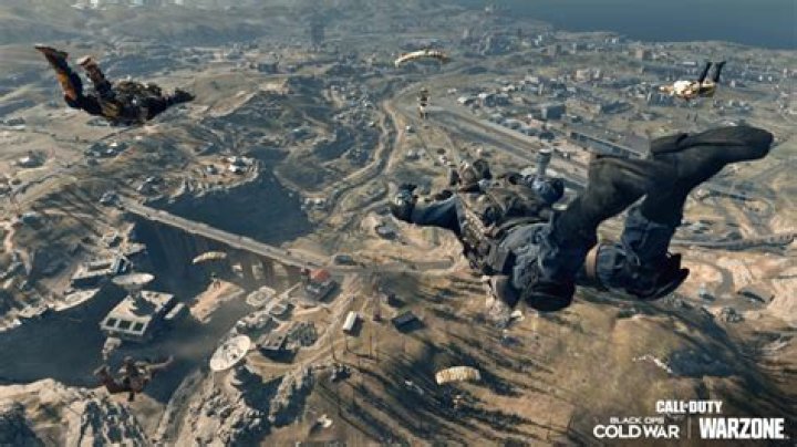 Warzone Hackers Can Score Kills by Shooting the Ground Now