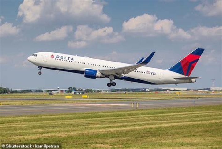 What did Co-pilot Jonathan Dunn Delta do? Ex-Delta Co-Pilot Indicted Over Alleged Threat to Shoot Captain