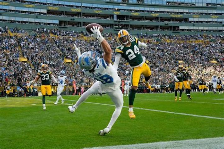 When Cheers Meet Touchdowns: The Tale Of A Cheerleader With A Football Player
