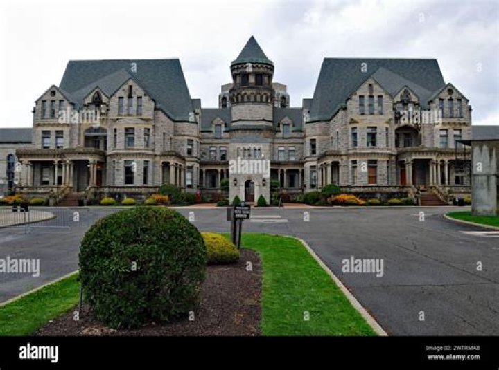 Where does the former Ohio State LB live?