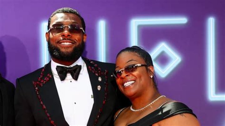 Who Are Kayvon Thibodeaux's Parents? Meet Shawnta Loice   & Angelo Thibodeaux 