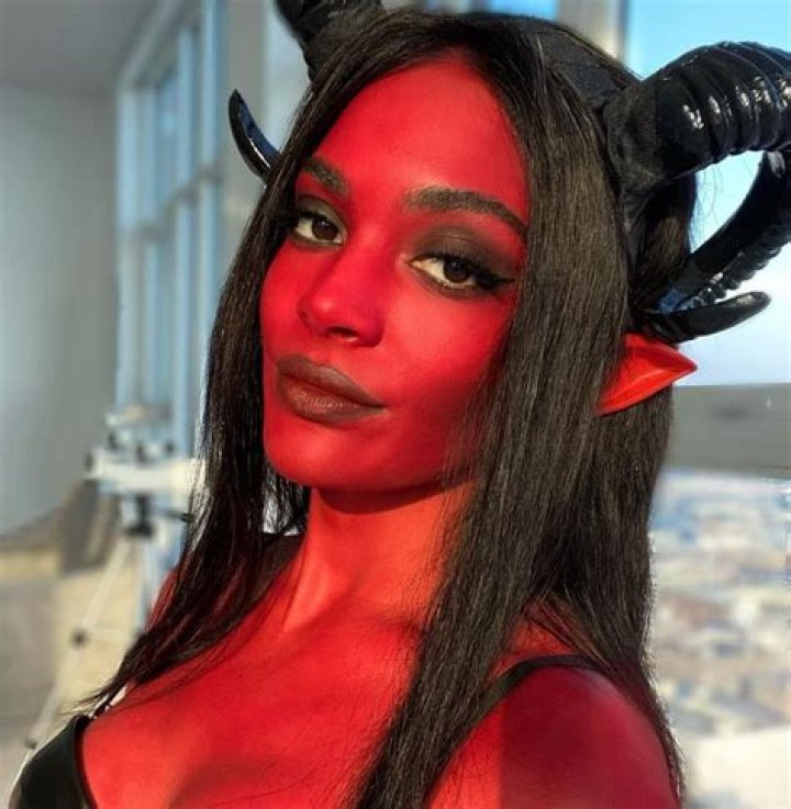 Who is Sydeon? Twitch streamer & cosplayer on the rise