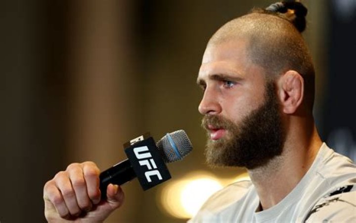 Why does Jiri Prochazka have that hairstyle?