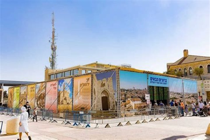 	World’s largest sukkah returns to Jerusalem	