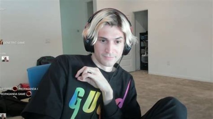 xQc explains how he used to scam people on World of Warcraft