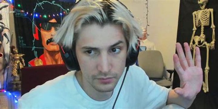 xQc explains why he's planning to increase Twitch donation costs on his channel
